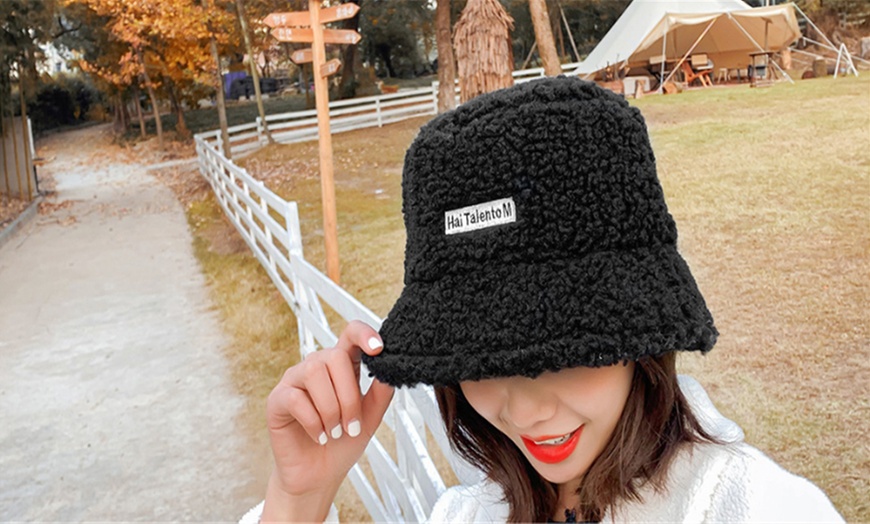 Image 1: Women’s Teddy Faux Fur Bucket Hat