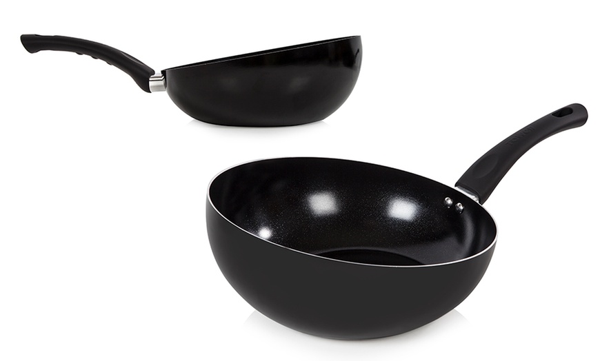 Image 2: Tower Angled Aluminium Wok Pan