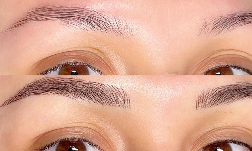 Image 5: Des sourcils redessinés avec la méthode du microblading