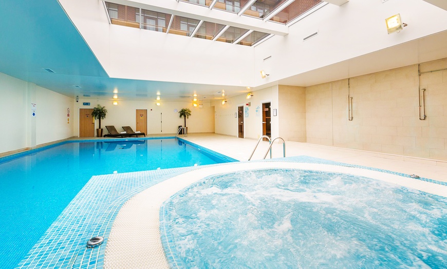 Image 5: 4* Oxfordshire Break with Golf or Spa