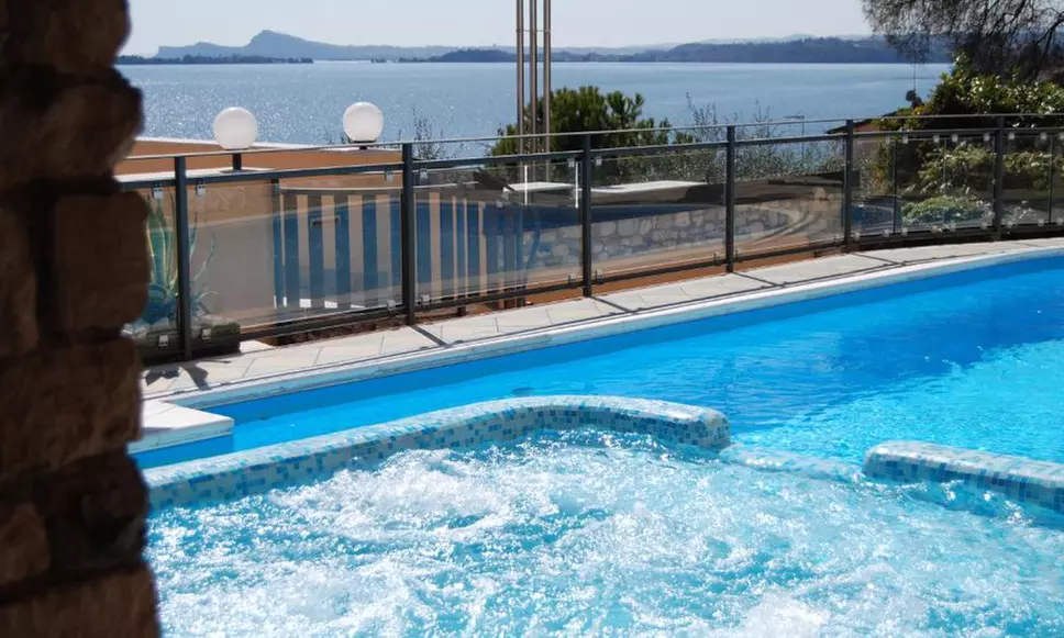 Lago di Garda: soggiorno con colazione o mezza pensione e Spa