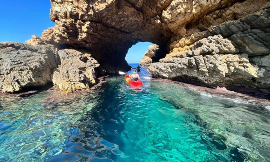 Image 1: Excursión guiada con kayak para niño o adulto con picnic incluido