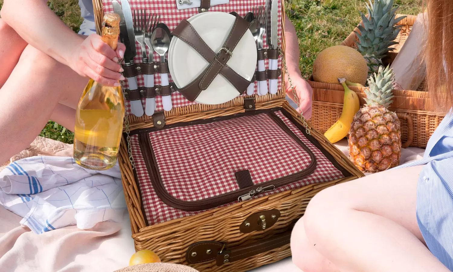 Cesta de picnic completa y elegante