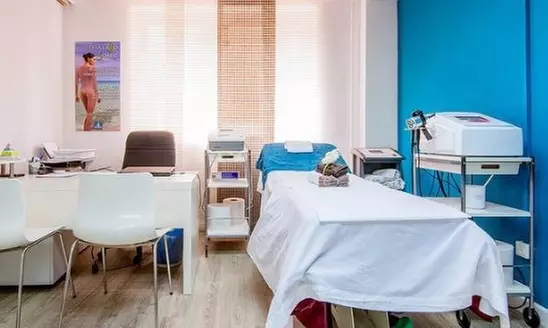 1 o 2 sesiones de limpieza facial con radiofrecuencia y microdermoabrasión en Luxury - Second Medium