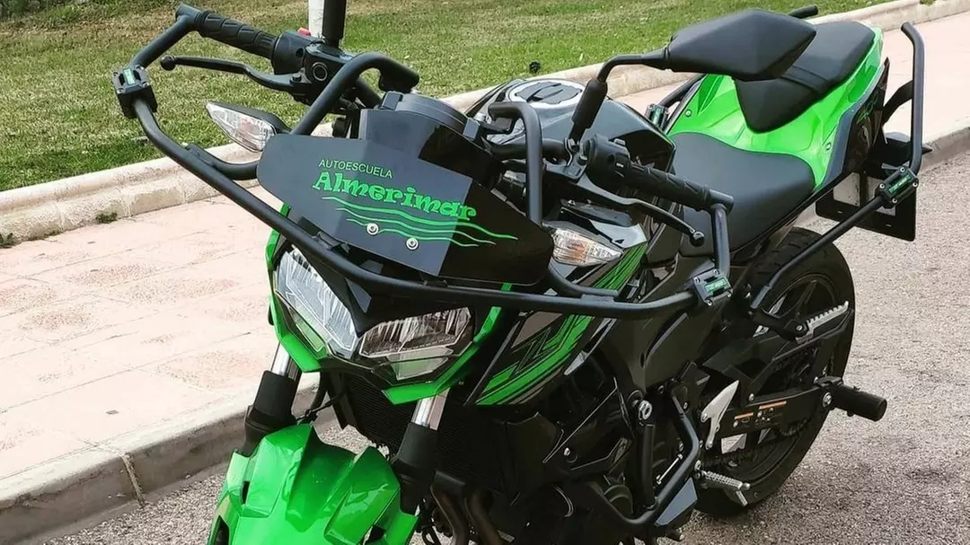 Curso para el carné de moto A2 con prácticas en Autoescuela Almerimar