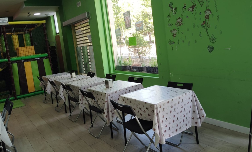 Image 2: Cumpleaños infantil con piscina de bolas y merienda para 10 o 15 niños