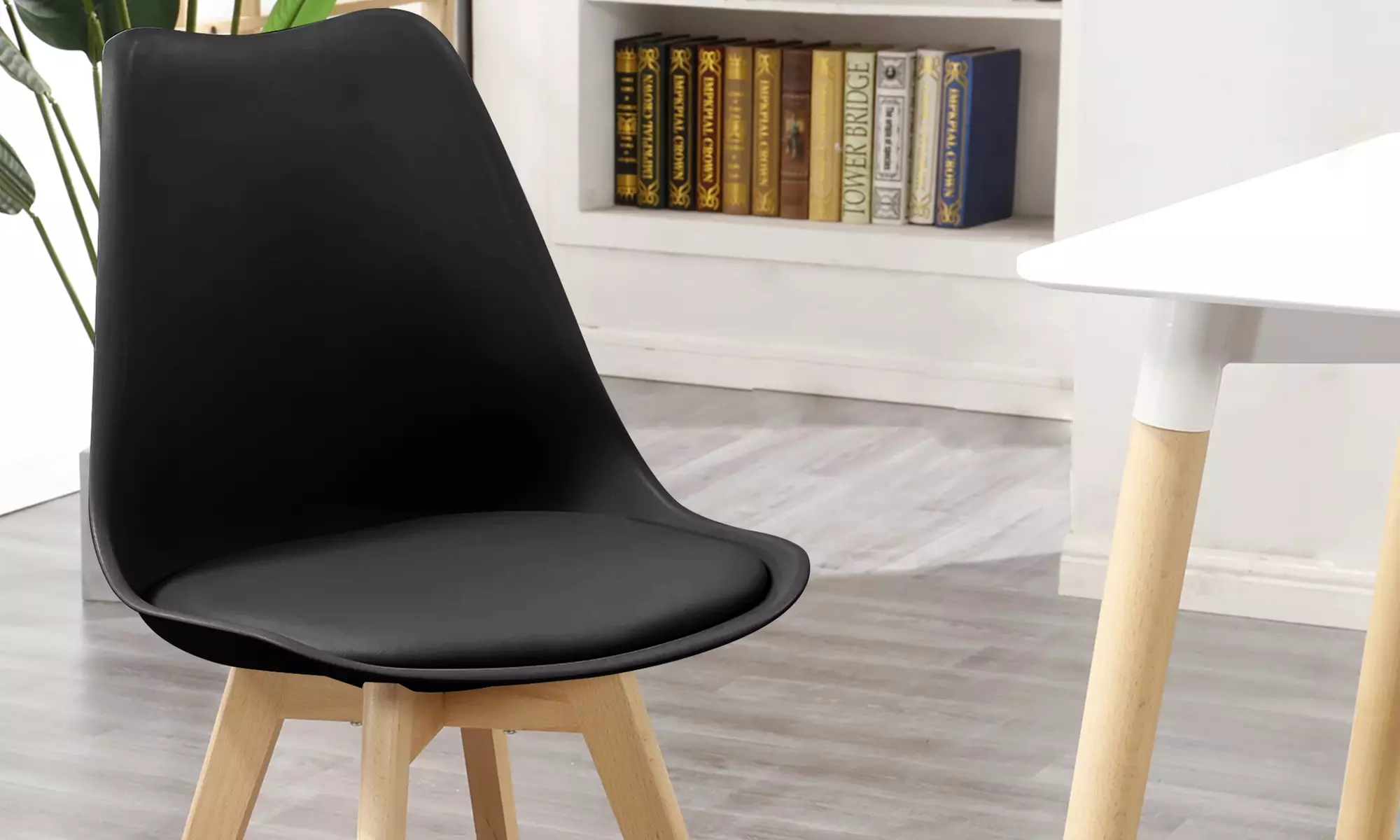 Set di 4 sedie stile nordico