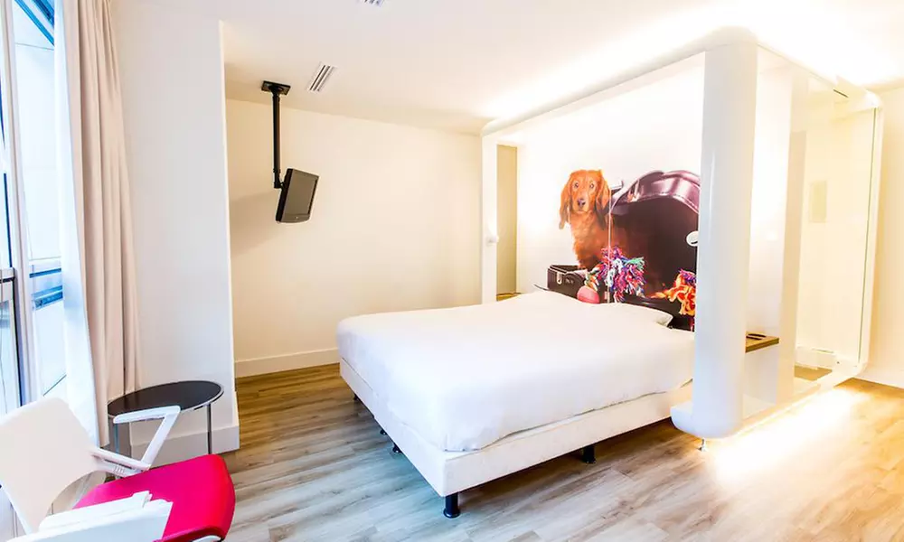 Amsterdam-Zuid: Standard or Large Double Room for 2 People