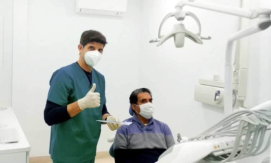 Image 2: Blanqueamiento led y limpieza bucal en Clinica dental Marcelo Usera