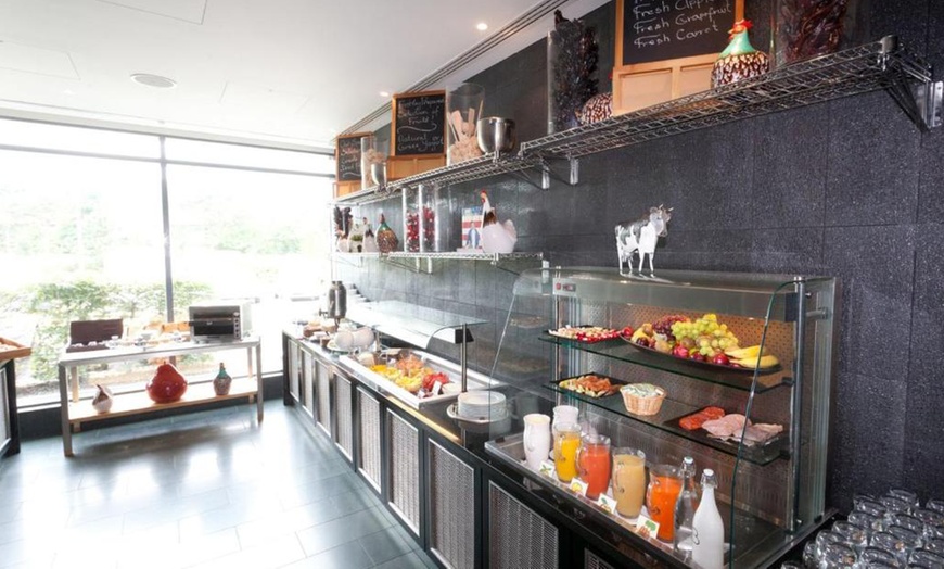 Image 11: Surrey: Trackside 4* Spa break with Breakfast, Dinner, Prosecco 