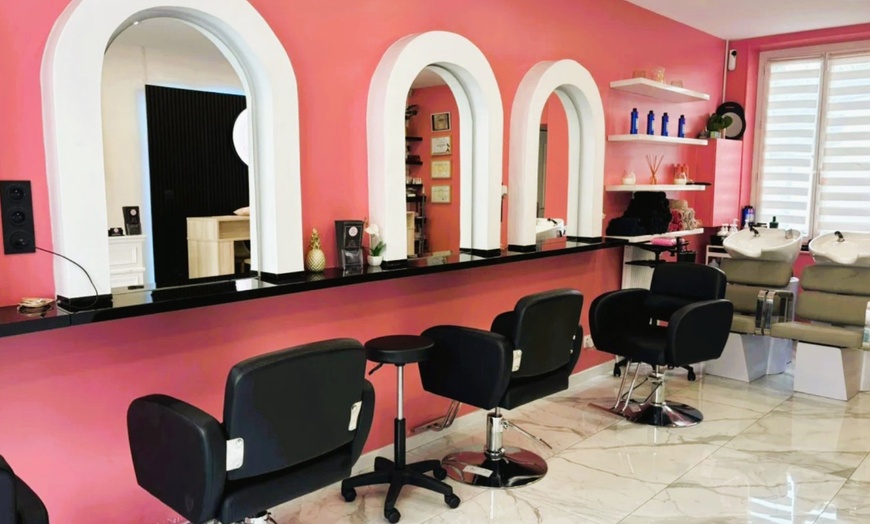 Image 1: Shampoing, coupe, brushing, option coloration ou balayage