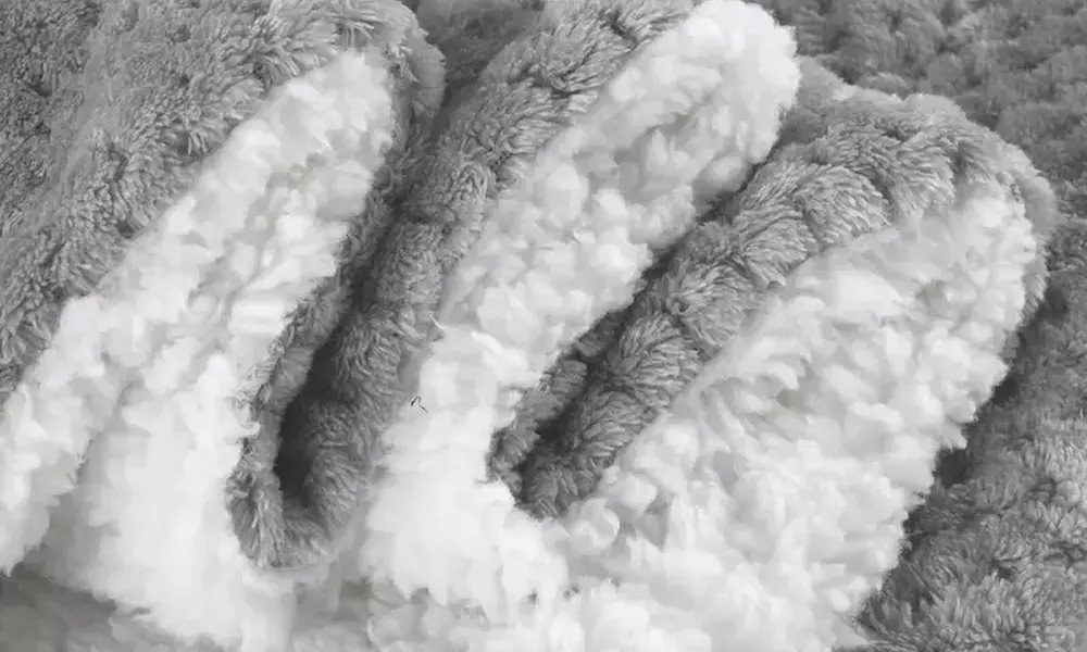 Coperta elegante in sherpa lavorato a maglia