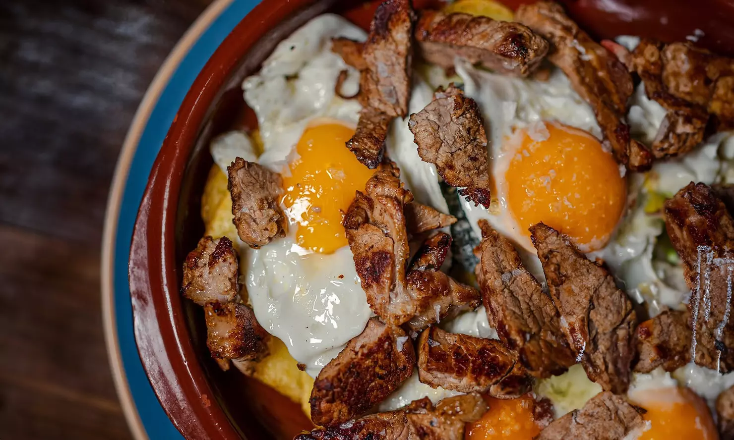 Menú picoteo para 2 o 4 personas con tablas y bebidas a elegir