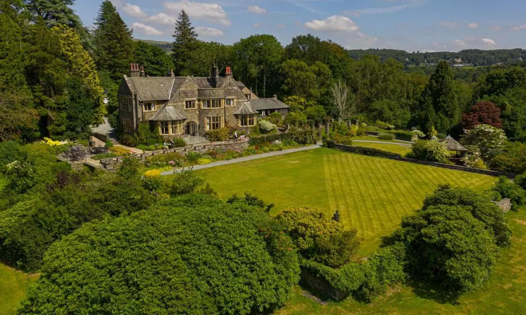 4* Lake District: Luxury Stay for 2 with Scenic Lake Cruise