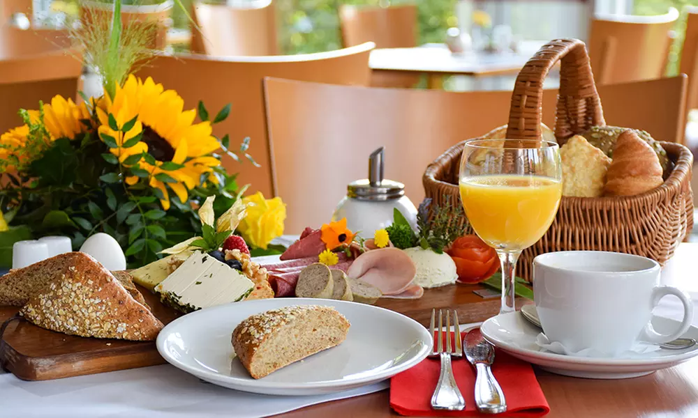 Frühstücks-Buffet inkl. Kaffee, Wasser & Saft für 1, 2, 4 Personen