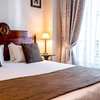 Image 2: Paris : Chambre double classique 4* avec petit déjeuner en option