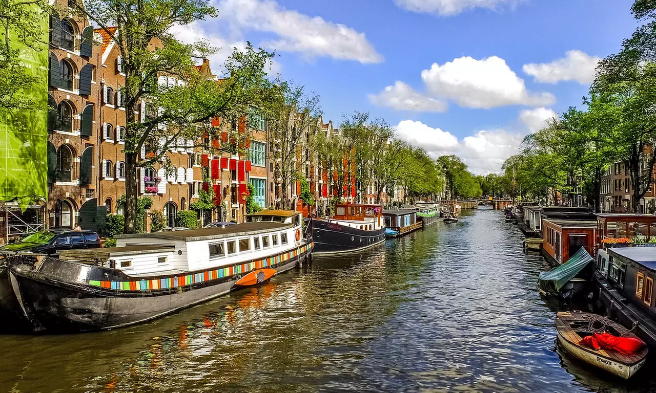 Haarlemmermeerse Bos: Queen kamer voor 2 p. met ontbijt en parking bij 4* hotel Courtyard by Marriott Amsterdam Airport - Primary Image