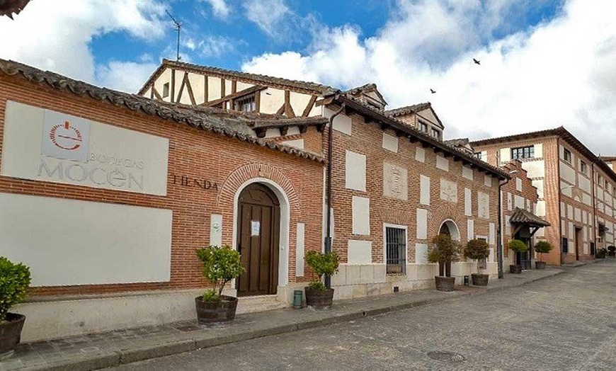 Image 18: Visita guiada a bodega para 2 o 4 con cata de 3 vinos y aperitivo