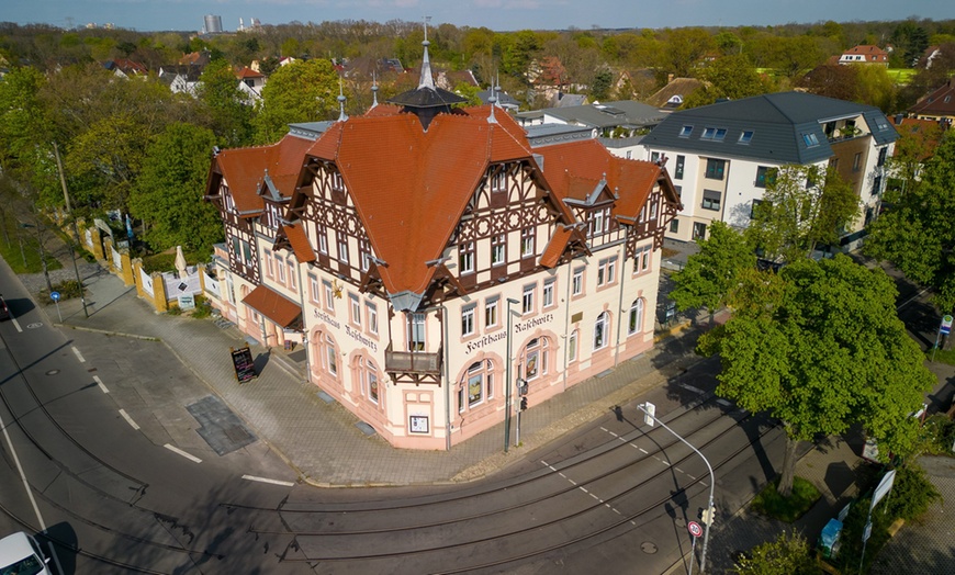 Image 3: Knusprig, saftig, unwiderstehlich: 2-Gänge-Menü mit Wiener Schnitzel