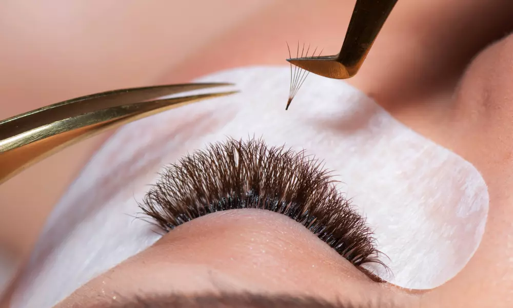 Full Set of Eyelash Extensions