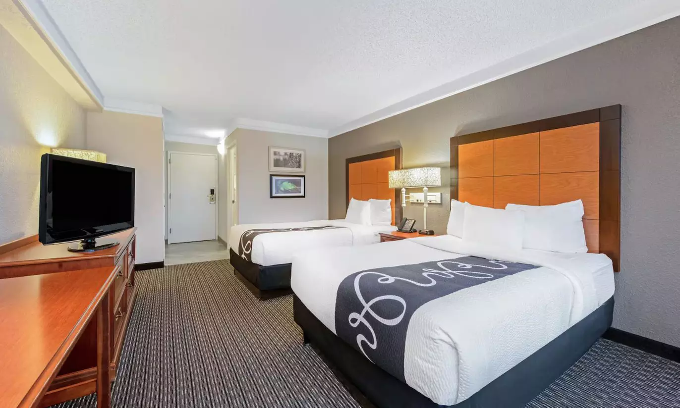 Modern hotel in Kenner, LA: Southern Hospitality and Convenience