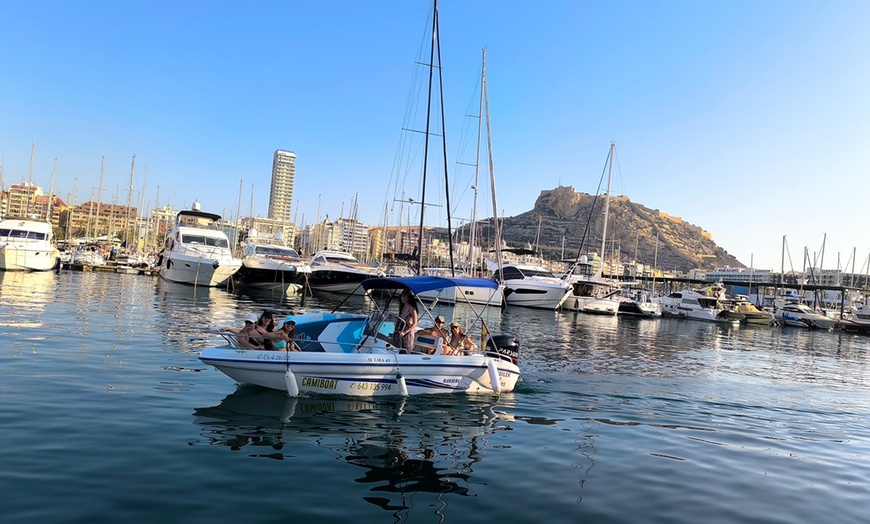 Image 2: ¡Alquiler de barco de 3 o 6 horas para hasta 7 personas en Alicante!