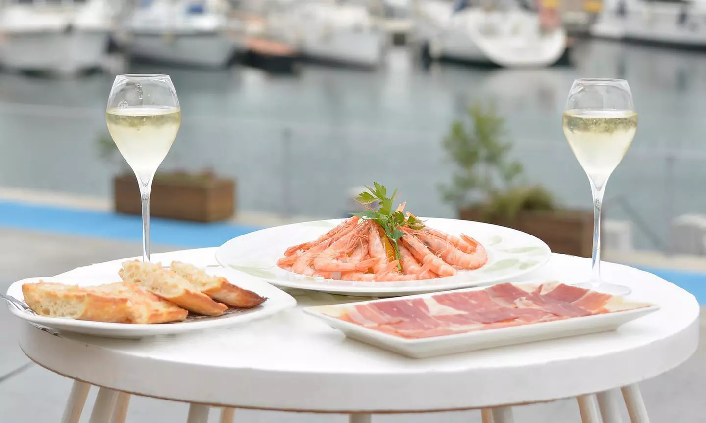 Saborea un menú mediterráneo completo con bebidas en B-One