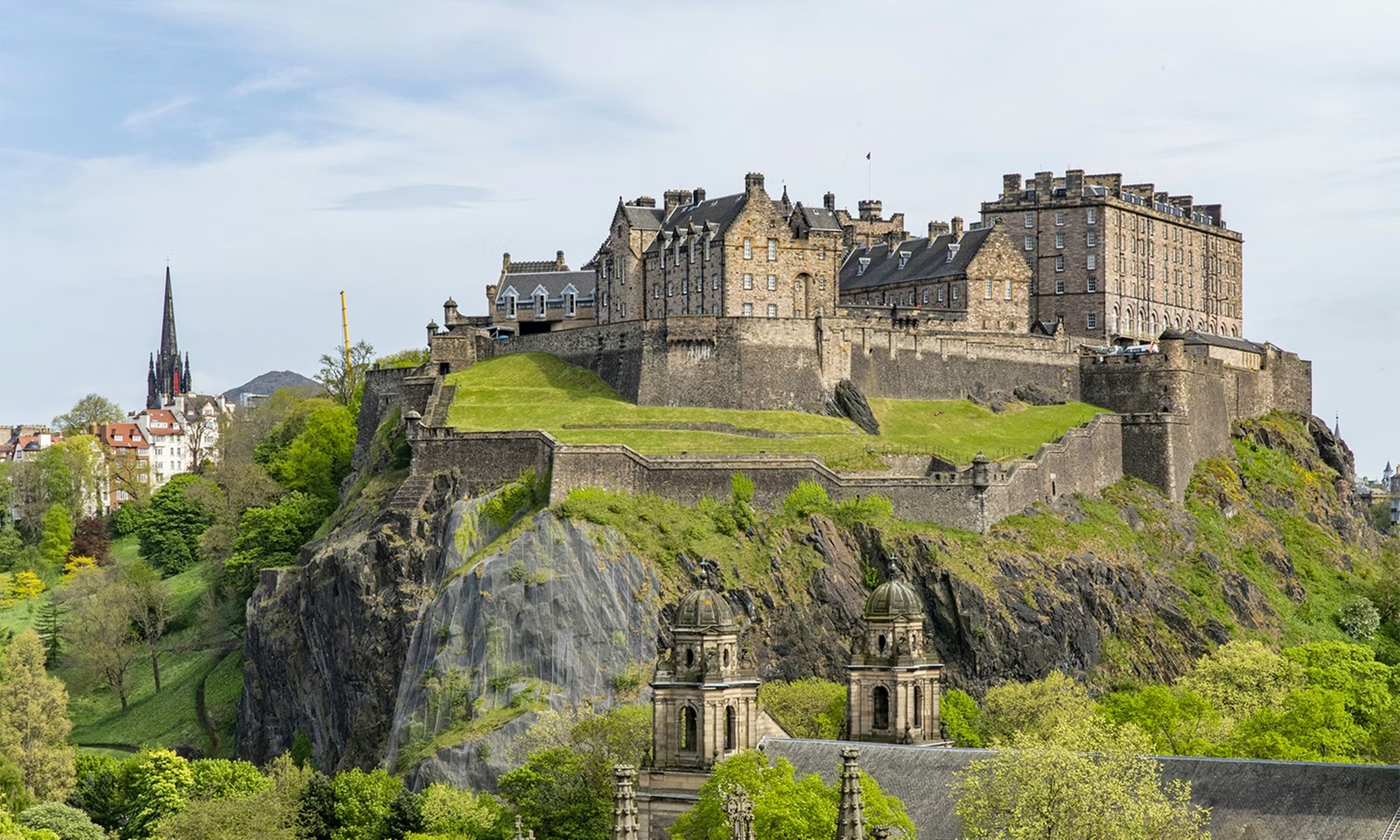 Edinburgh: 1 Nights with Continental Breakfast and a Welcome Drink