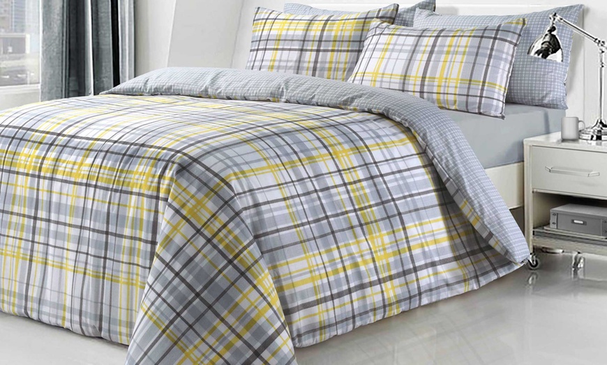 Image 3: Sleepdown Reversible Duvet Set