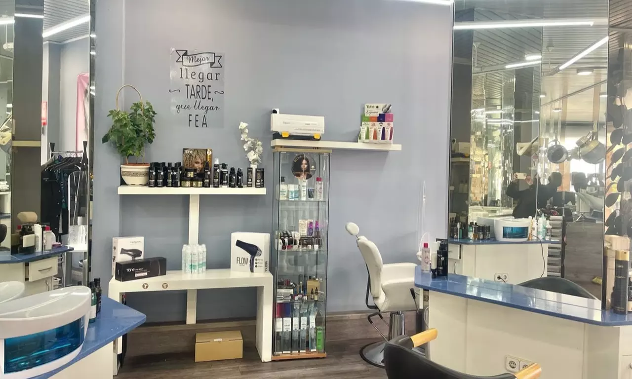 Sesión de peluquería con corte y opción a color y/o mechas