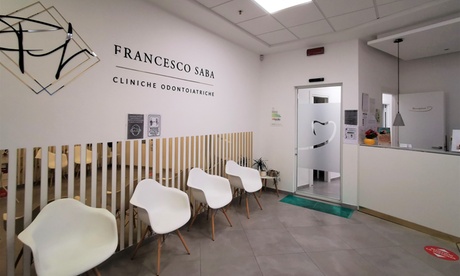 Visita odontoiatrica specialistica con pulizia dei denti, offerta da Francesco Saba (sconto fino a 89%). 10 sedi