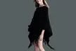 Poncho femme à pompon - Second Medium
