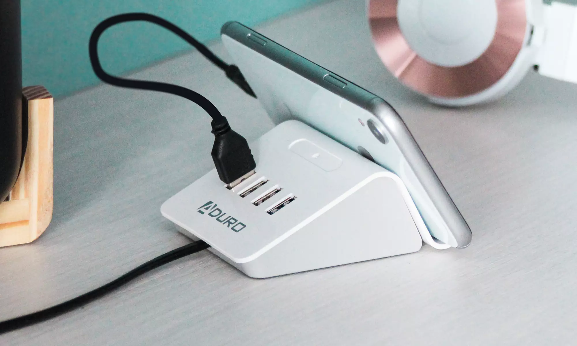 Aduro PowerUp 4-Port USB Desktop Charging Station and Phone Stand - Image 7