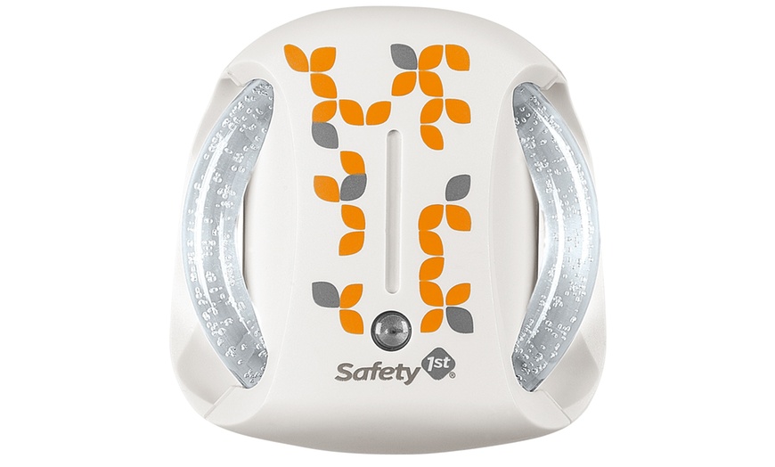 Image 2: Safety 1st Automatic Night Light