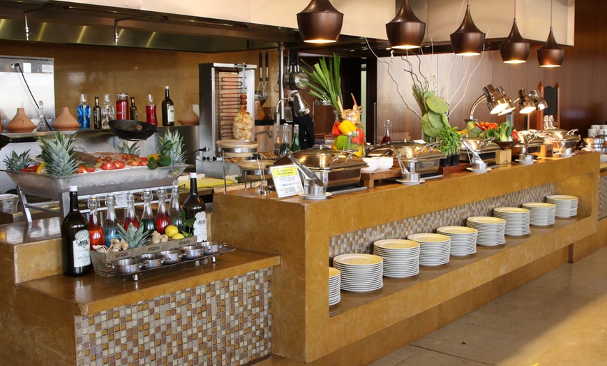 Image 4: Sunday Family Brunch at Liwan At Swissotel Dubai