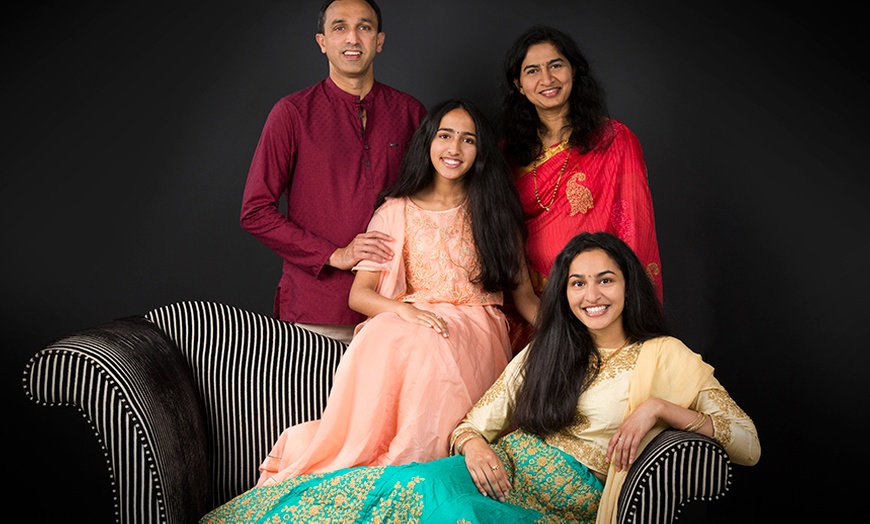 Image 2: Family Photoshoot with a Print