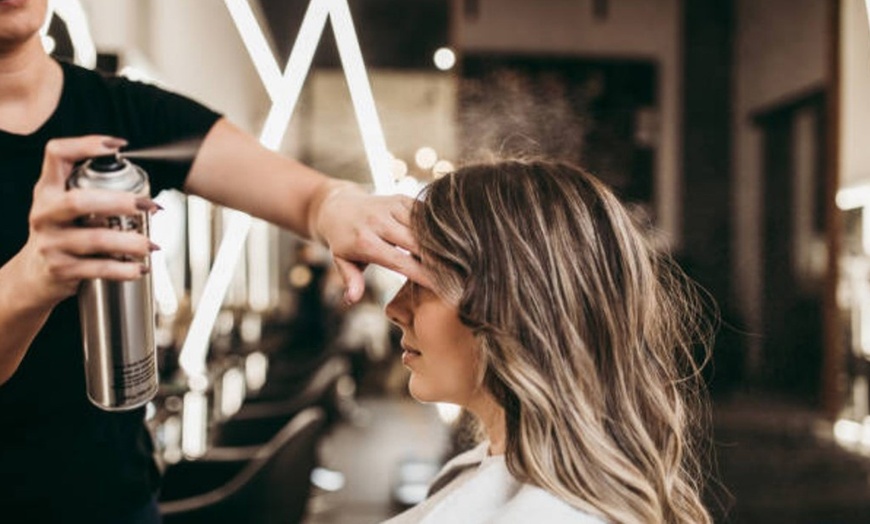 Image 4: Corte de pelo y opción a tinte, mechas clásicas, balayage o babylights