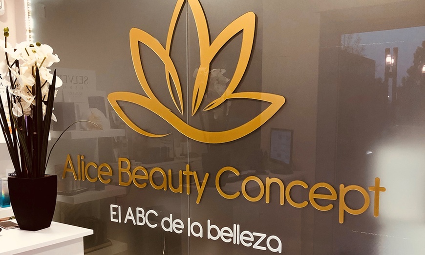 Image 1: 2 o 4 sesiones de tratamiento remodelante en Alice Beauty Concept