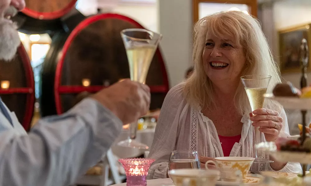 High / Luxury High Tea Experience With Take-home Gift!