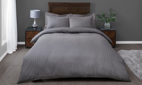 Set copripiumino a righe in raso Pieridae disponibile in 4 dimensioni e 3 colori