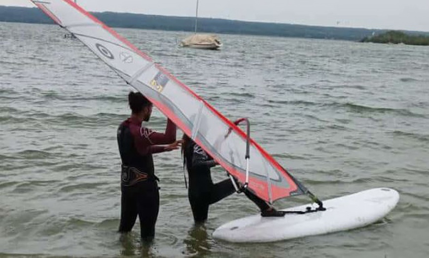 Image 4: 5 Std. Windsurf-Grundkurs inkl. Leihausrüstung für 1 oder 2 Personen