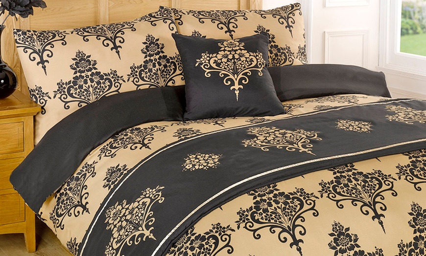 Image 1: Dreamscene Bedding Set