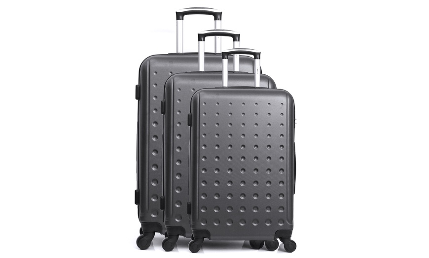 Image 15: Three-Piece Hero Luggage Set