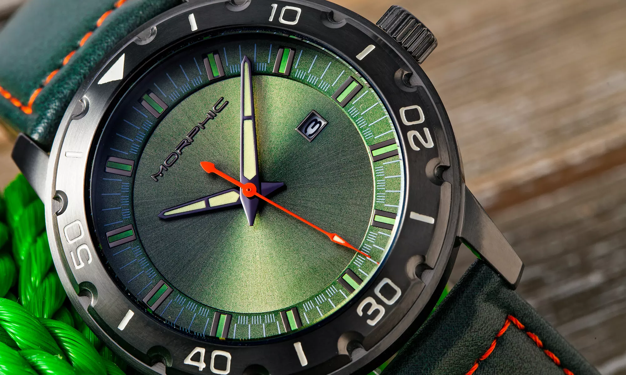 Orologio da uomo Morphic M71 con cinturino in pelle e data visibile sul quadrante, disponibile in vari colori - Primary Image