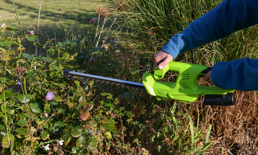 Image 3: Garden Gear Handheld Hedge Trimmers 600W, 12V and 20V