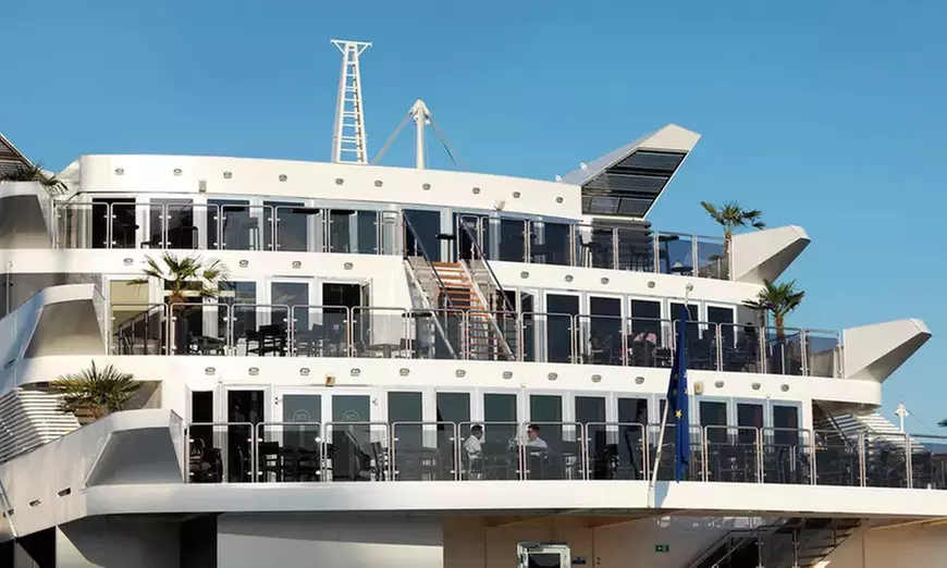 Gift an Escape to London’s 4*Sunborn Yacht Hotel with Breakfast&Dinner