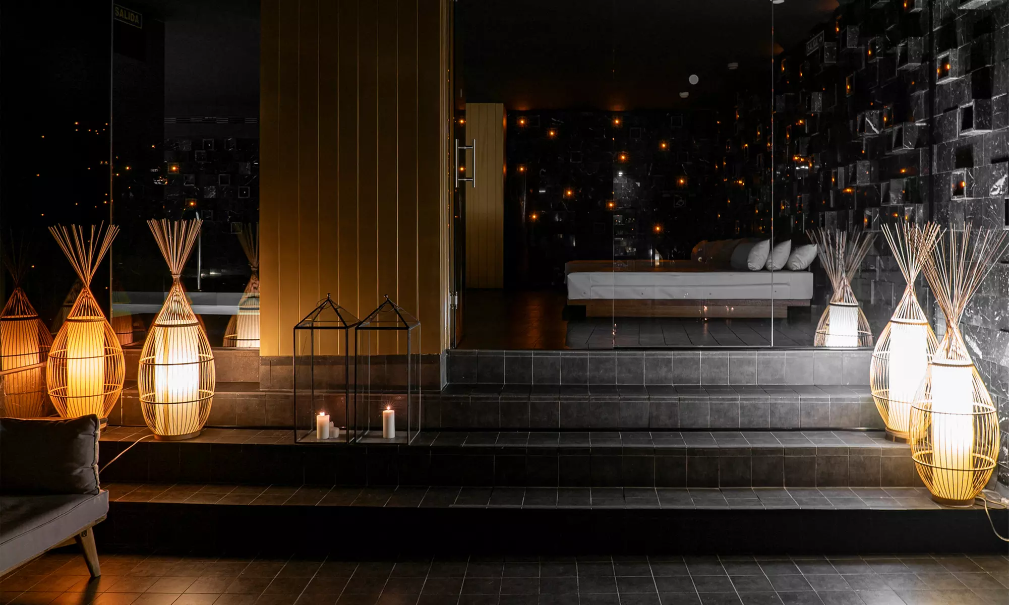 Circuito spa con copa o botella de cava y tratamiento extra para 2