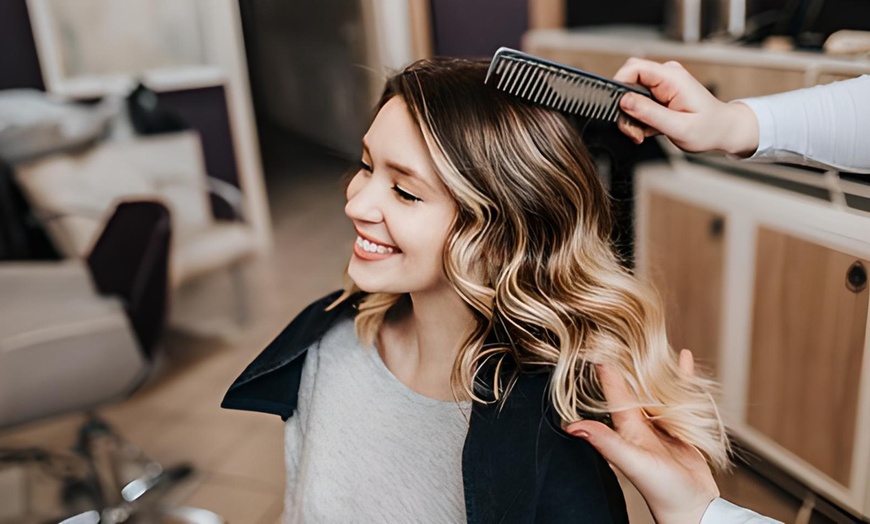 Image 5: Renueva tu look con una sesión de peluquería con corte, tinte o mechas