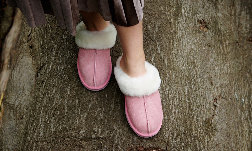 Image 8: Women's Islander Sheepskin Slippers