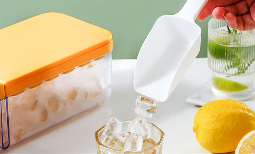 Image 4: Four-Piece Ice Lolly Moulds and 24-Piece Ice Cubes Moulds